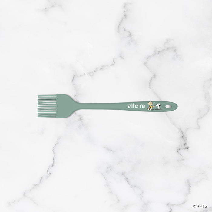 Green spatula with 'elihome' branding on a marble background