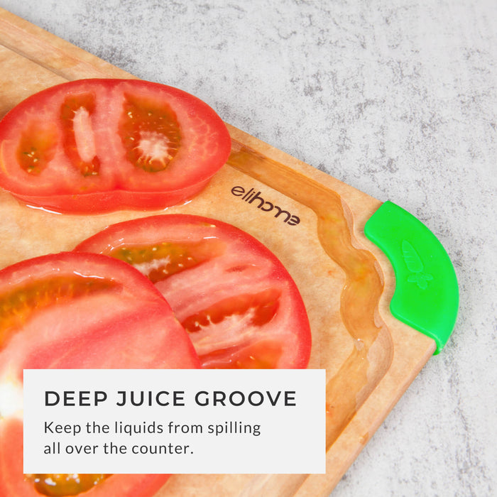 Sliced tomatoes on a cutting board with a deep juice groove catching liquids to prevent spills on the counter, featuring a green icon for vegetable preparation.